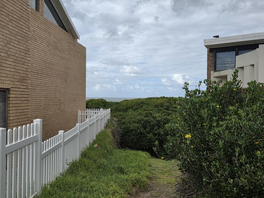 4 Bedroom Property for Sale in Paradise Beach Eastern Cape